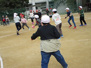 2-1 運動場でドッジボールJPG (7)